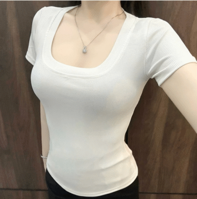 Áo thun nữ cổ vuông