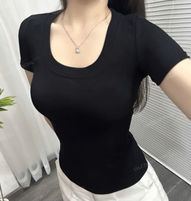 Áo thun nữ cổ vuông