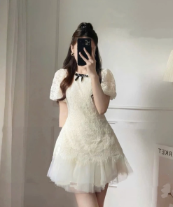 Set áo ren 2 màu đính nơ đen, cổ tròn tay bồng mix chân váy lưới tơ