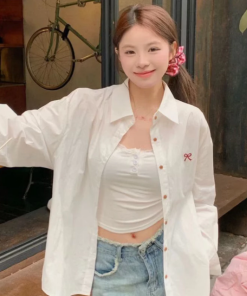 Sơ mi dài tay có túi in logo nơ